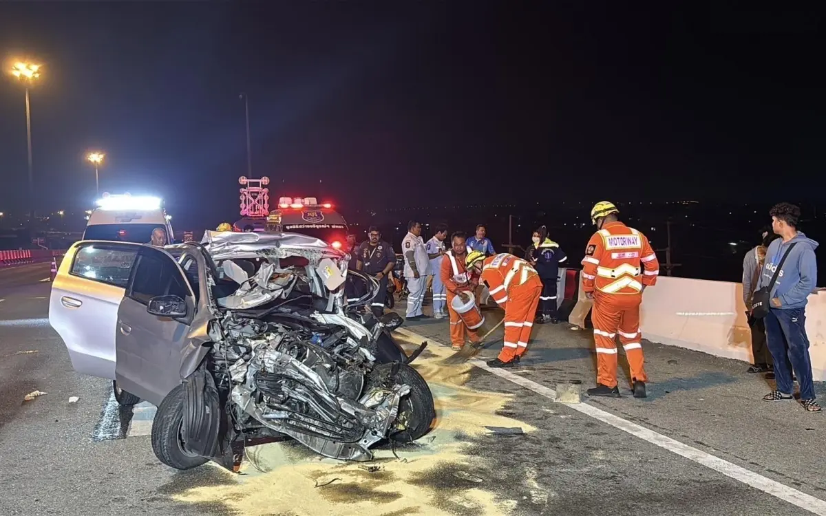 Tragischer Unfall auf der Autobahn 7 bei Pattaya: Ausländischer Fahrer stirbt nach Kollision