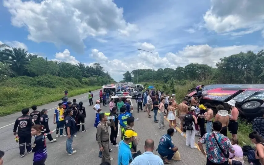 UPDATE: Reisebus-Crash in Surat Thani – Ausländische Touristen schwer verletzt