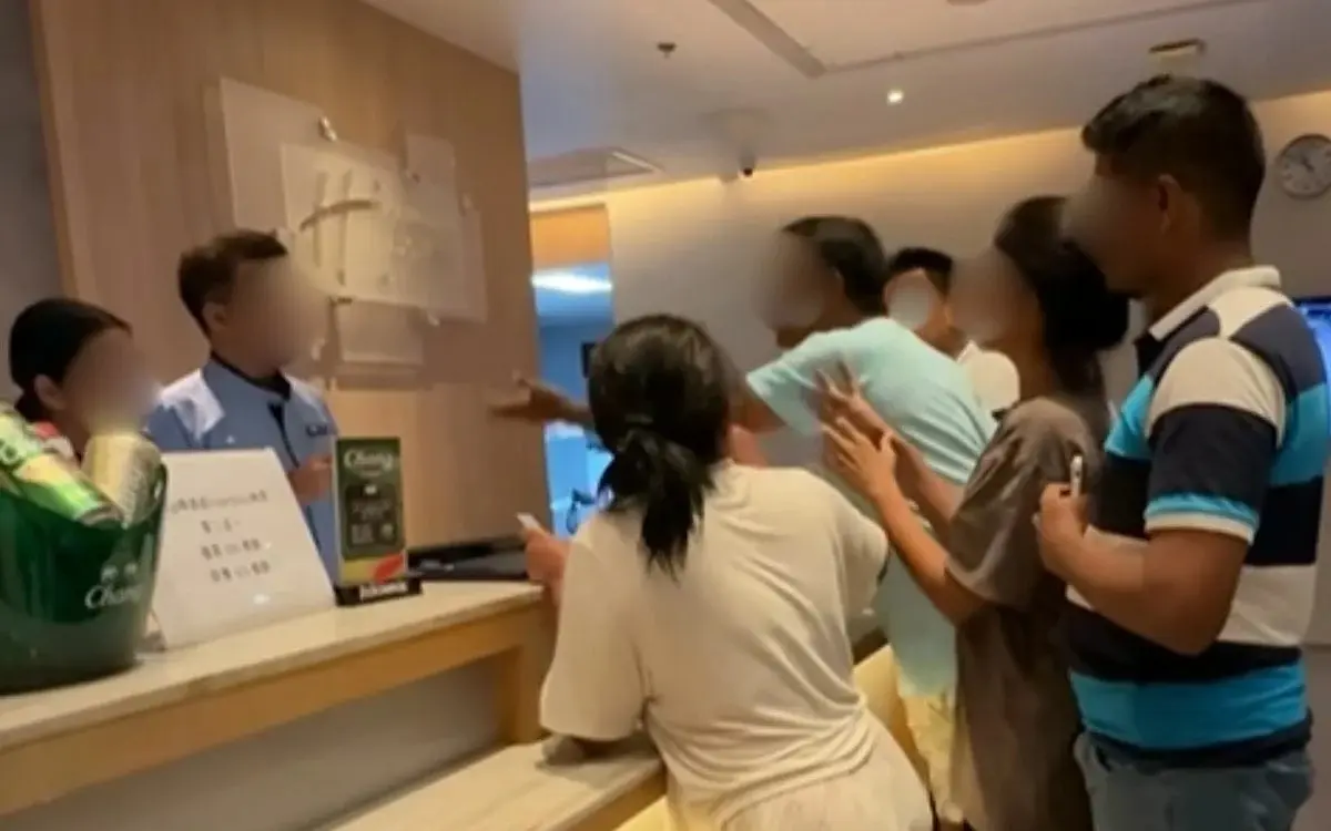 Viraler Streit: Tourist brüllt im Hotel Bangkok – Video
