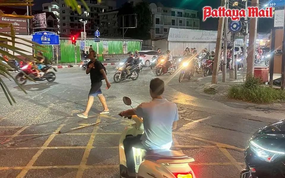 Warnung an europäische Touristen: Vorsicht beim Überqueren von Straßen in Thailand – Hier hält niemand für Sie an wie zu Hause