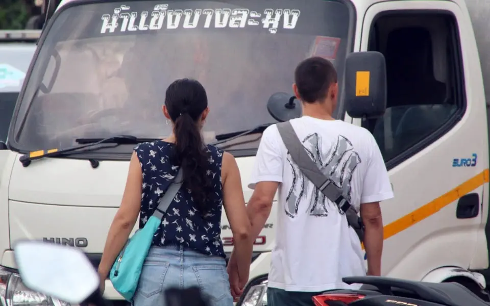 Warum Deutsche von thailändischen Frauen angezogen werden – Wärme, Schönheit und kultureller Charme