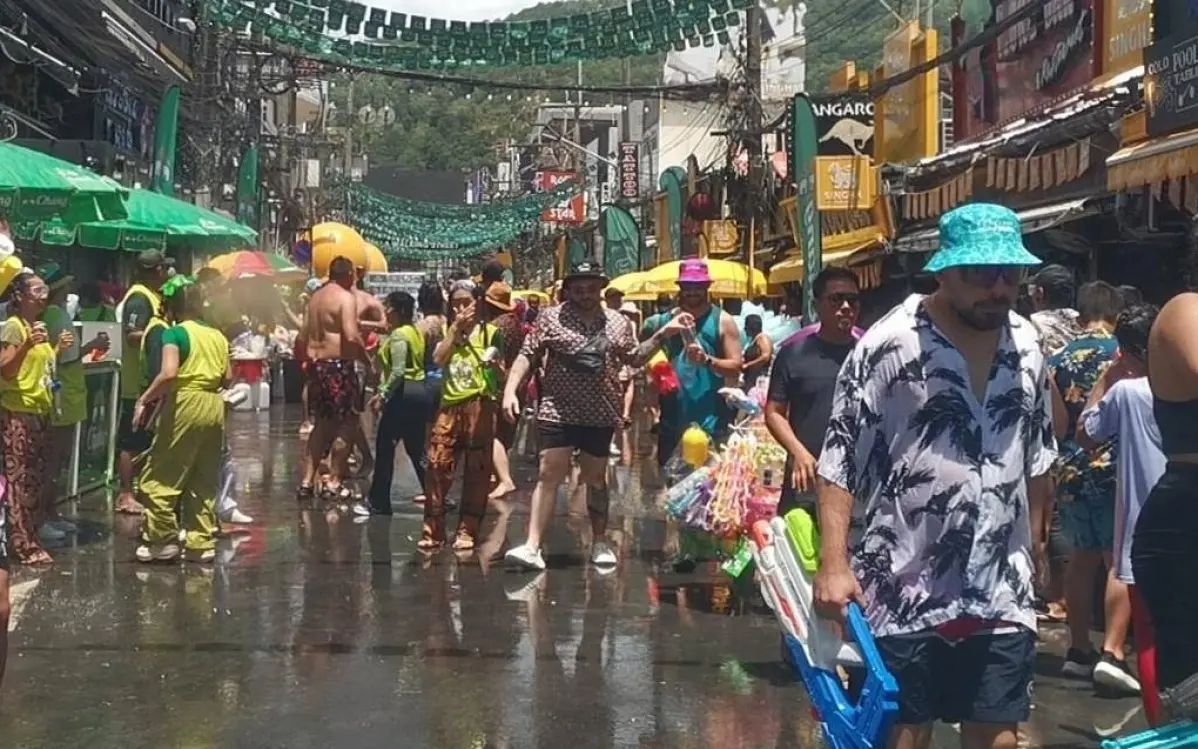 Wasser-Schlacht auf Bangla Road: Phuket feiert Songkran wie verrückt!