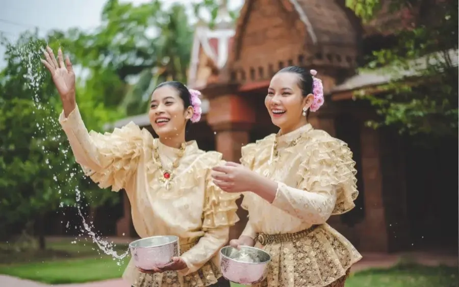 Wasser-Schlacht mit Risiken: Wie Sie beim thailändischen Songkran gesund bleiben