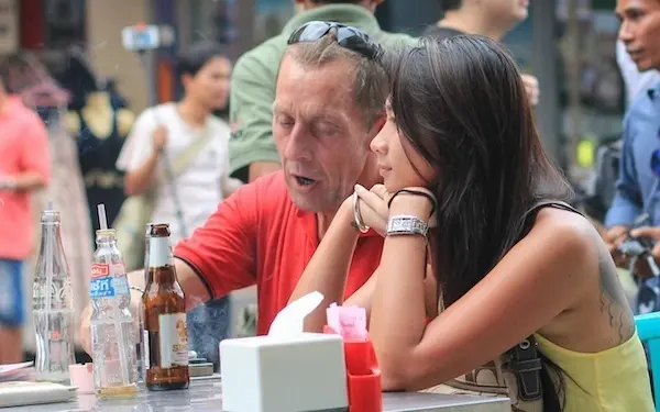 Was wirklich hinter Beziehungen in Pattaya steckt – Liebe oder Illusion?