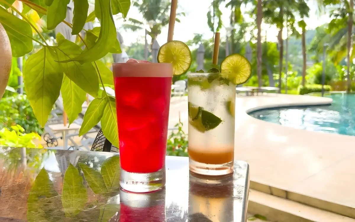 Zwei Australierinnen im Kampf in Thailand ums Überleben: Methanol Vergiftung während Asienreise