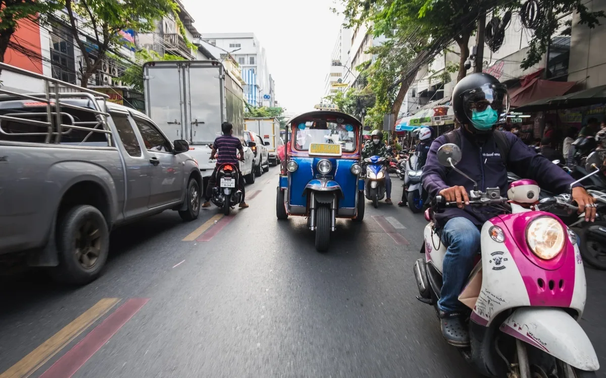 Helmpflicht Pattaya: Regeln für Ausländer oder Thais