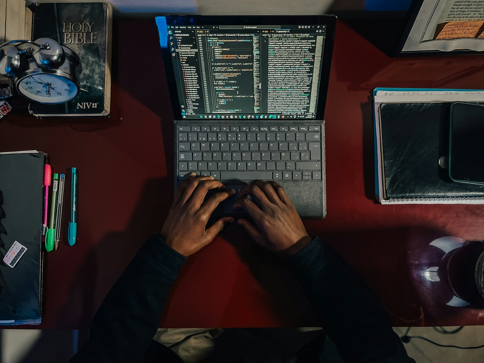 Männer explodieren im Internet