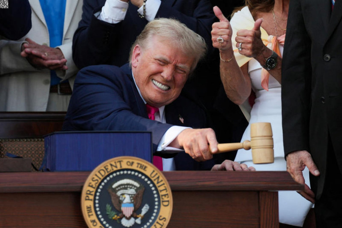 TRUMP AUF LETZTEM PLATZ: Anwalt will gegen KI-Ranking klagen!