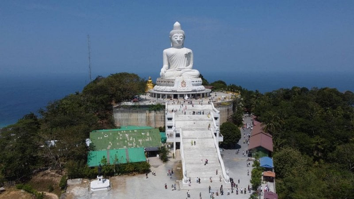 13 Tote, ungeklärte Spenden: Big Buddhas dunkle Wolken