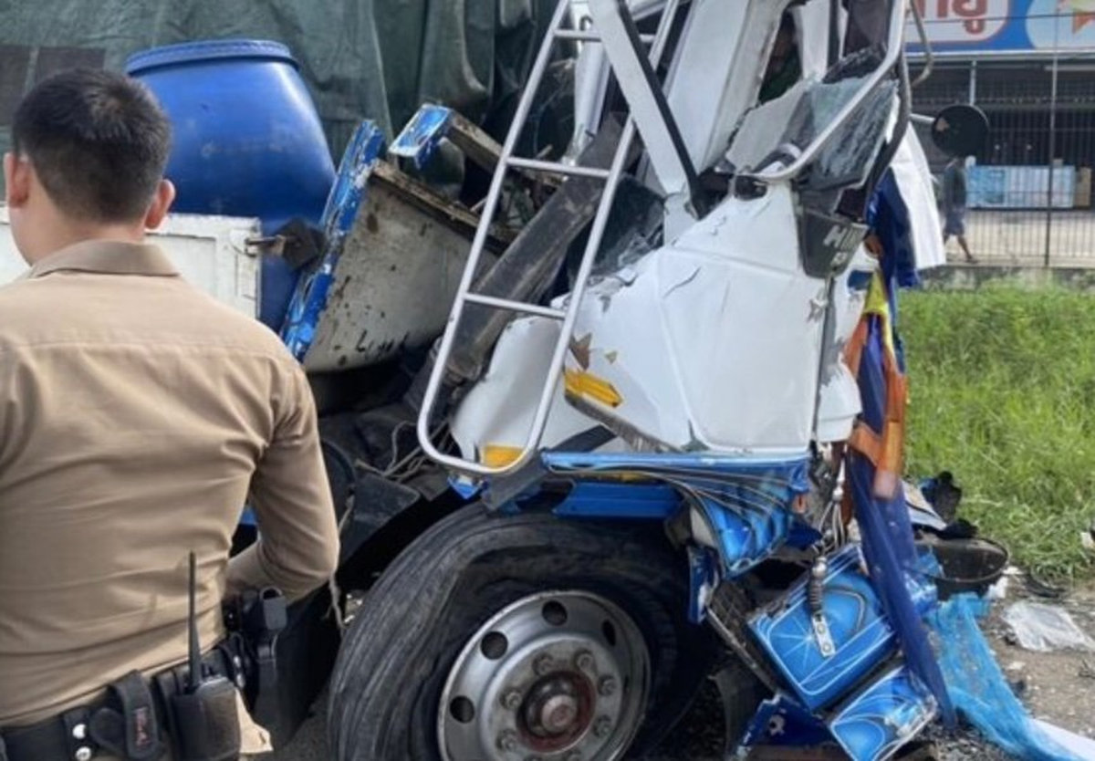 10-Tonner rast in Sattelzug – Zwei Tote