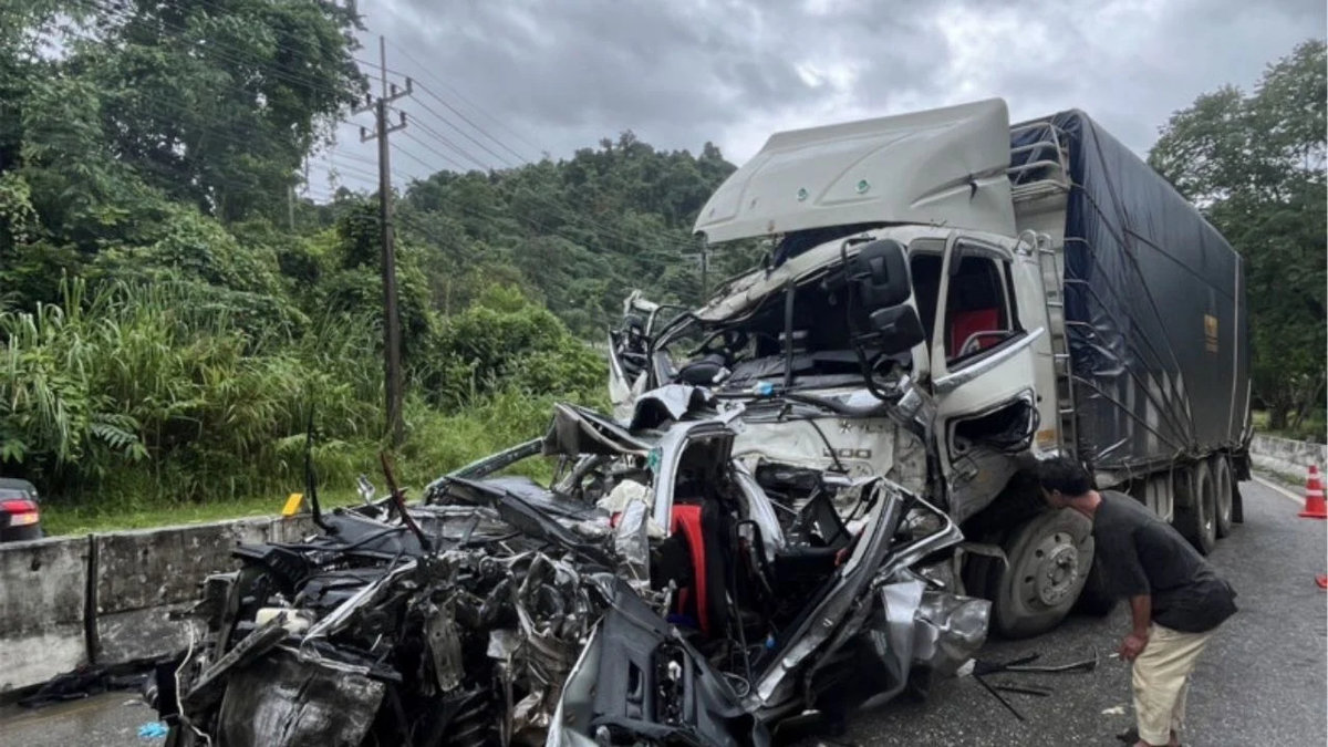 3 Tote, 23 Verletzte nach Crash in Kanchanaburi