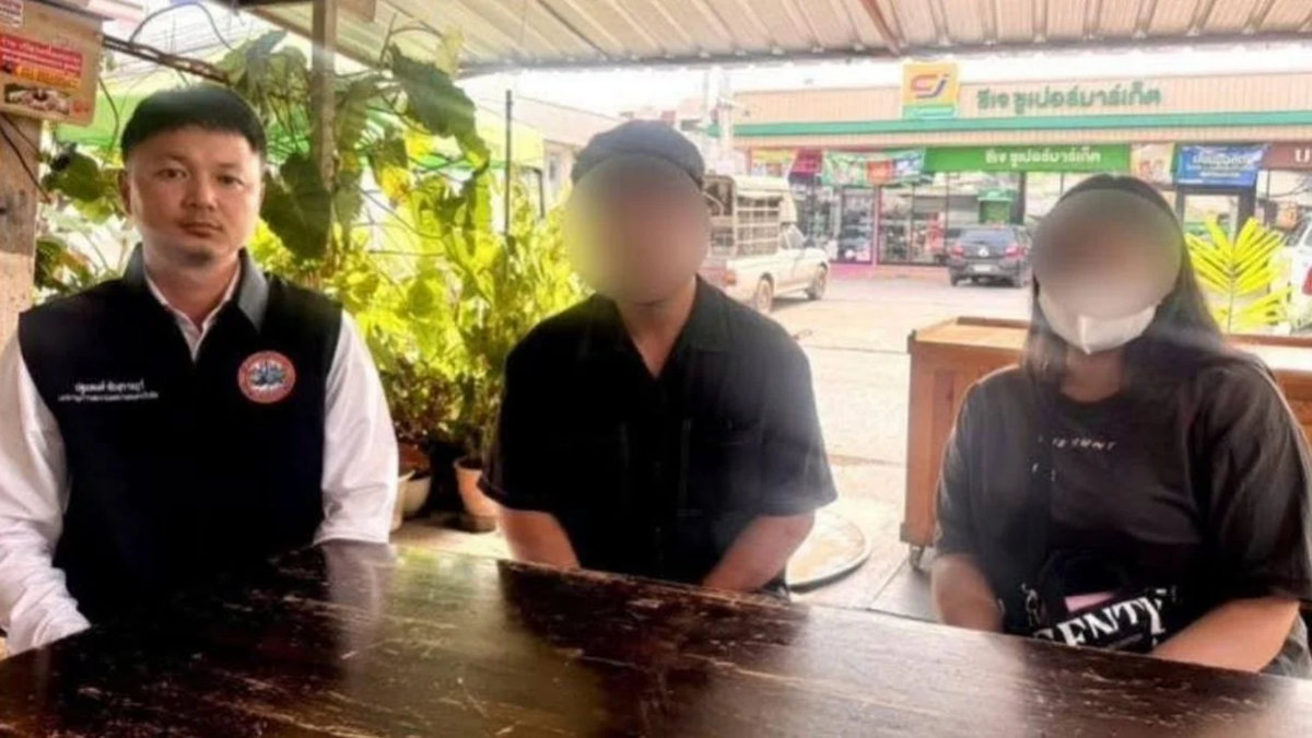 Thai-Britin entkommt nackt duschendem Verwalter