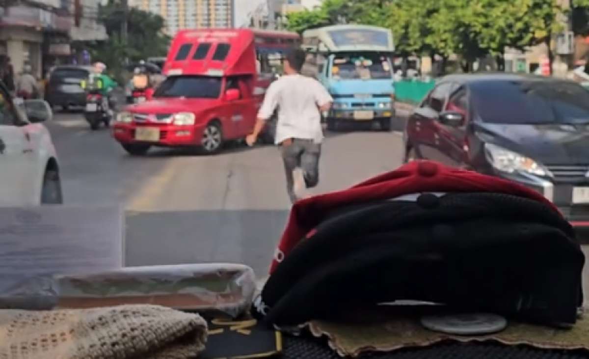Held im Stau von Bangkok