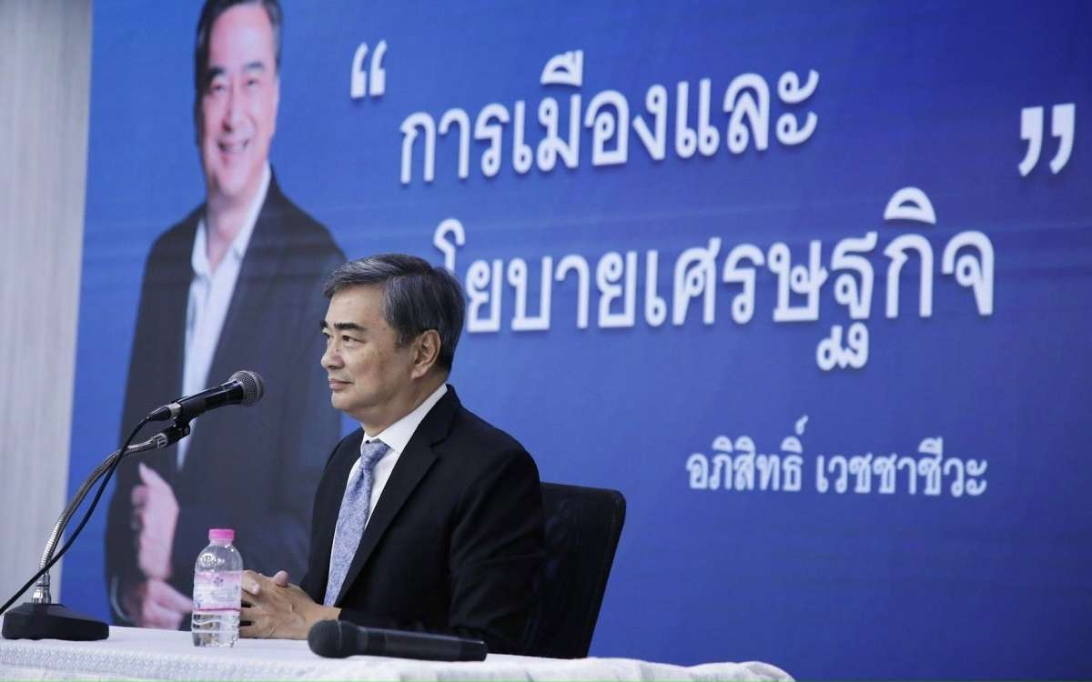 Rückkehr möglich: Ex-Premier Abhisit im Rennen