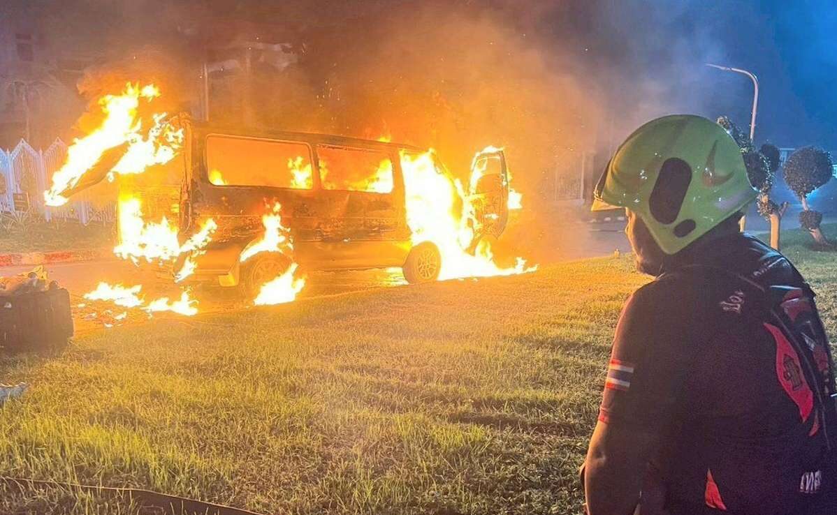 Flammen-Hölle vor Amt! – Vater rettet Tochter!