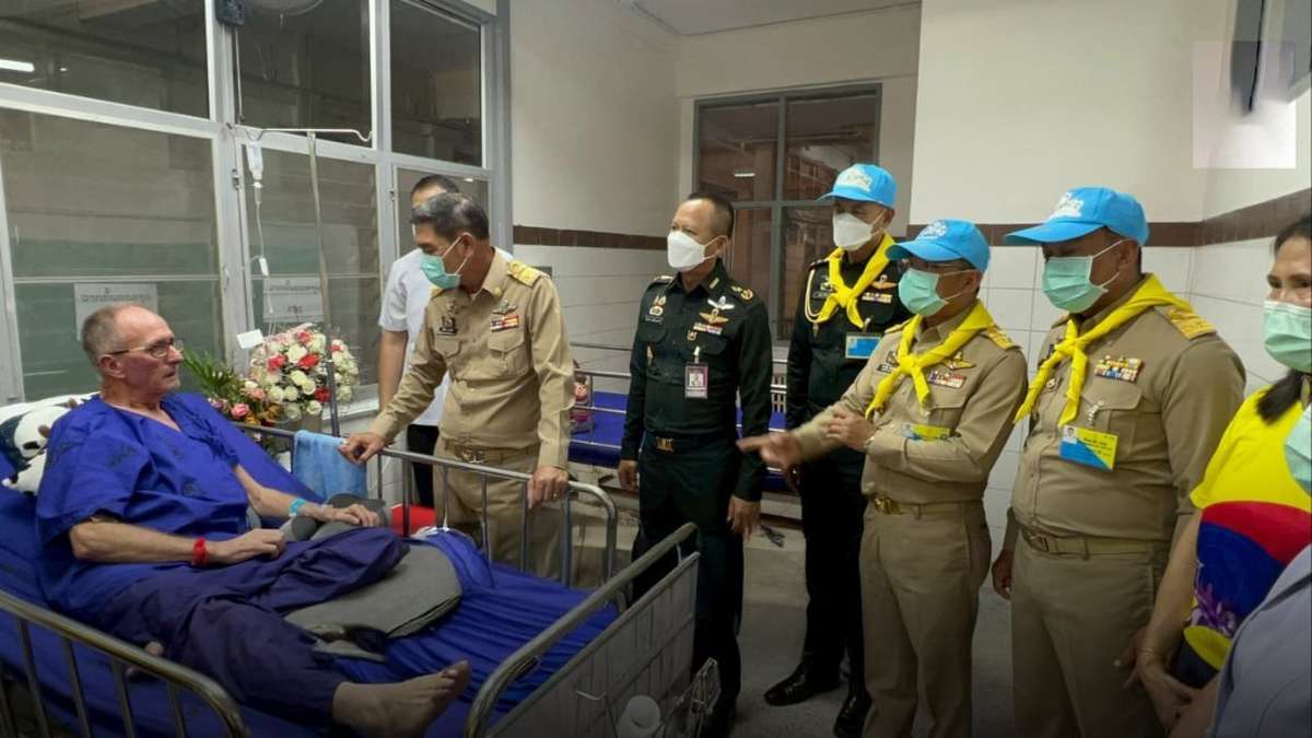 Höhlenrettung: Tham-Luang-Held im Krankenhaus
