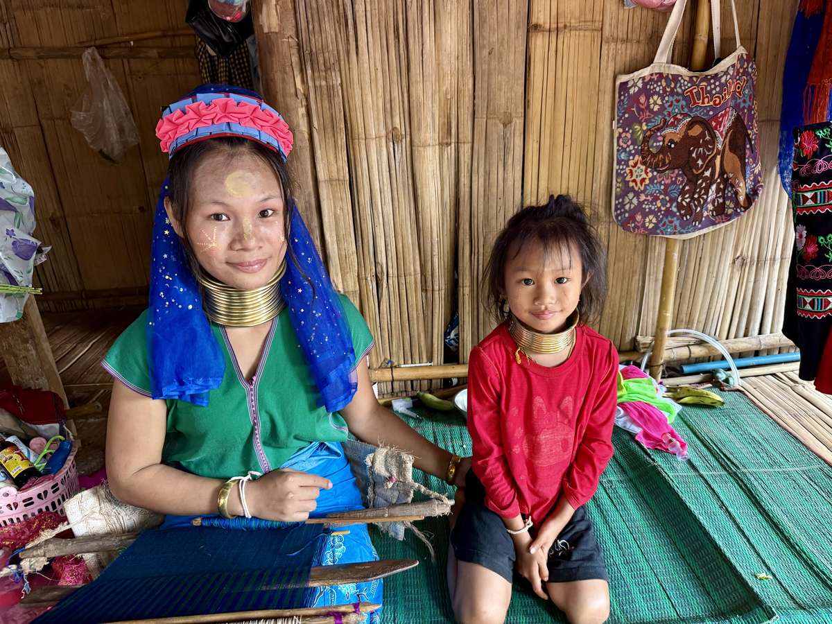 Bei den Langhalsfrauen von Chiang Rai: Kultur oder Kommerz?