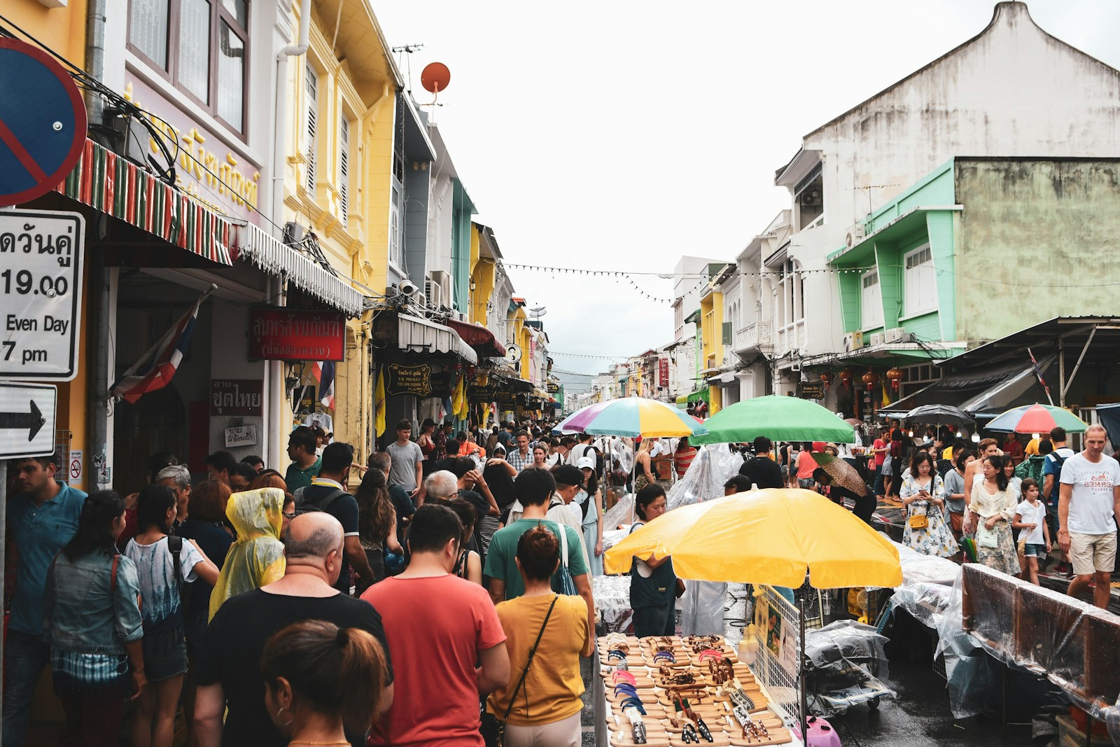 Russen fluten Phuket mit Rekordzahlen