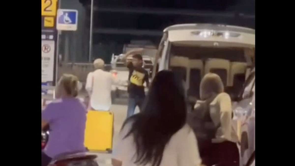 Airport-Fahrer greift Touristin an – Lizenz weg