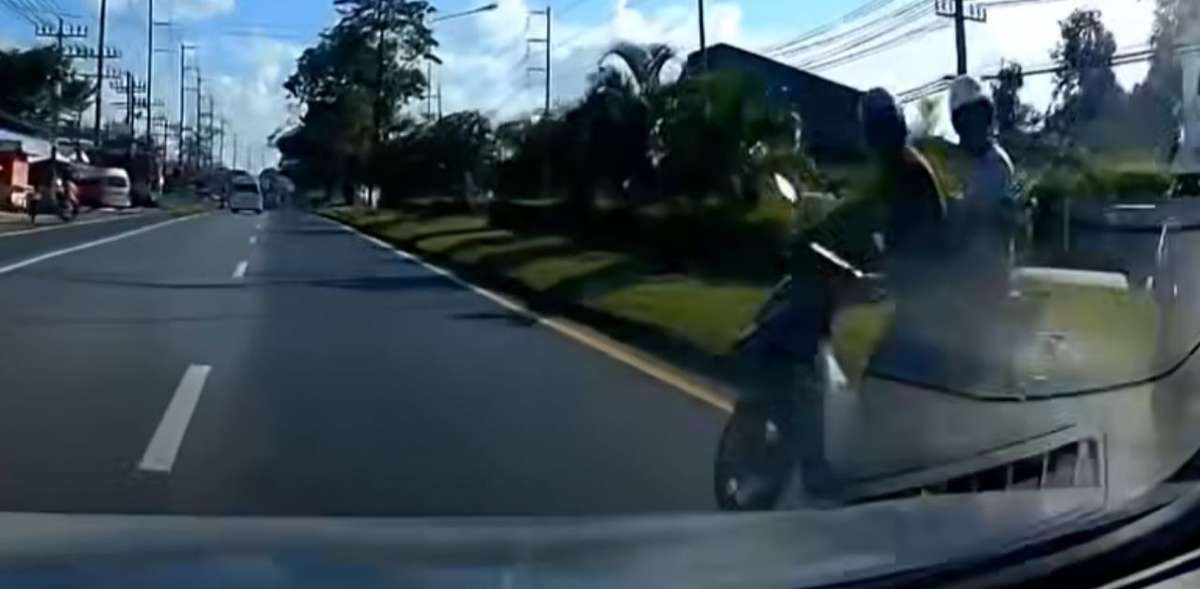 Beinaheunfall: Ausländer macht illegalen U-Turn (Video)