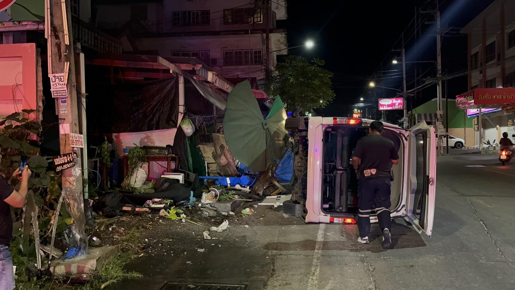 Van rast in Mauer – Ausländer flieht zu Fuß