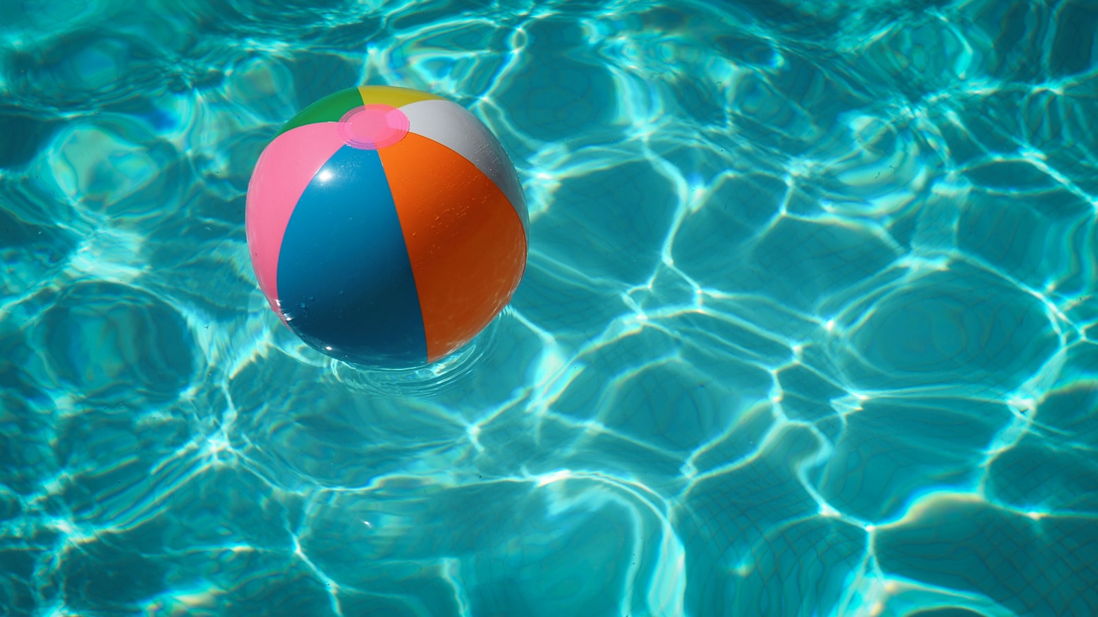 Wie viel Wasser verdunstet im Pool?