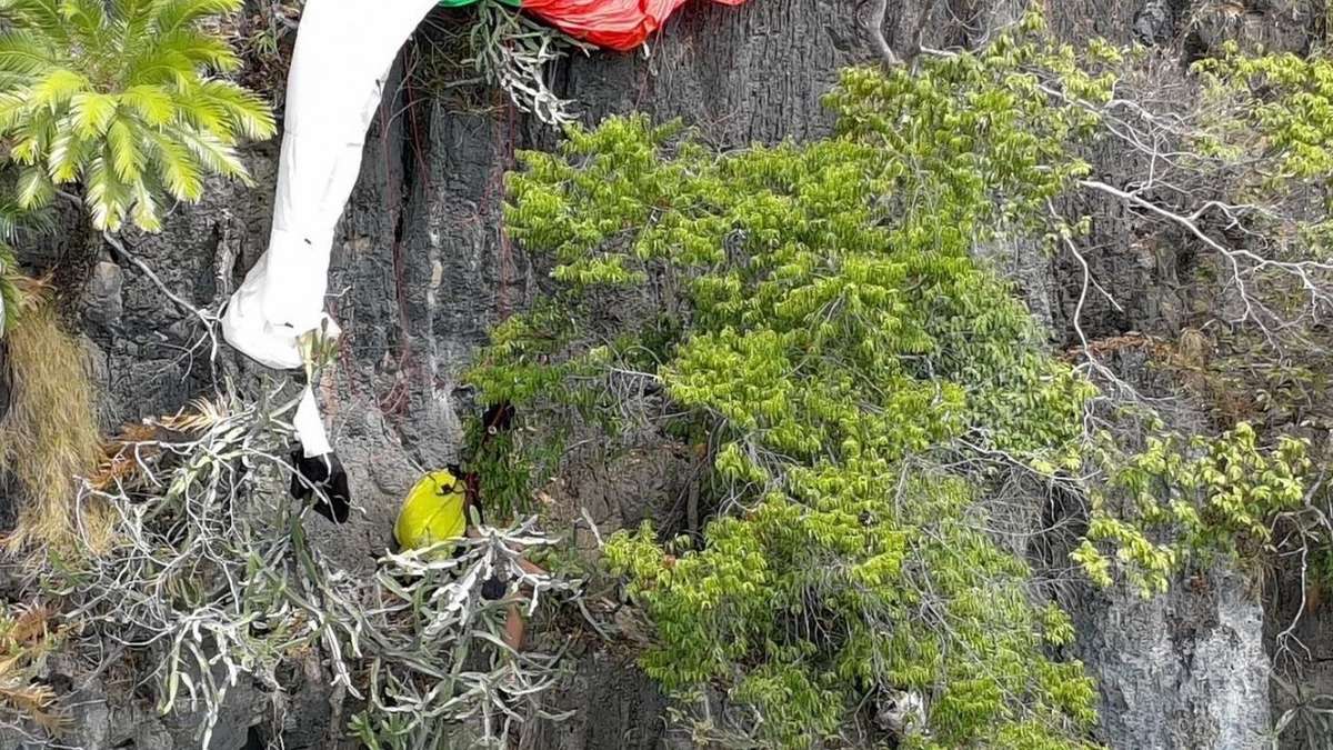 Horror-Flug über Krabi: Brite kracht in Felswand