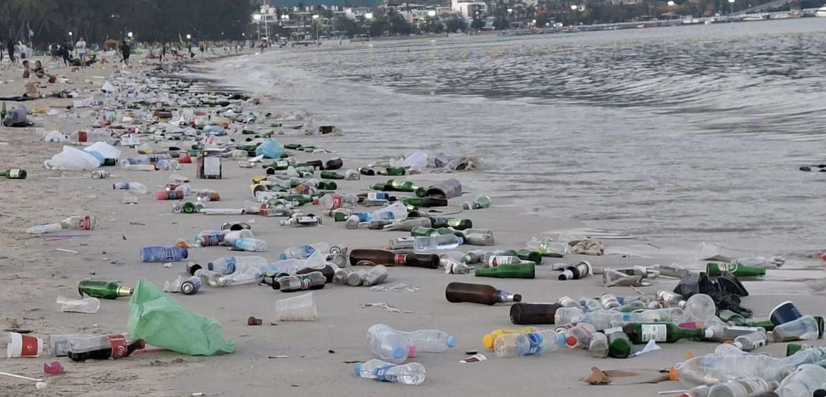 Müll-Schock: Strand versinkt im Abfall