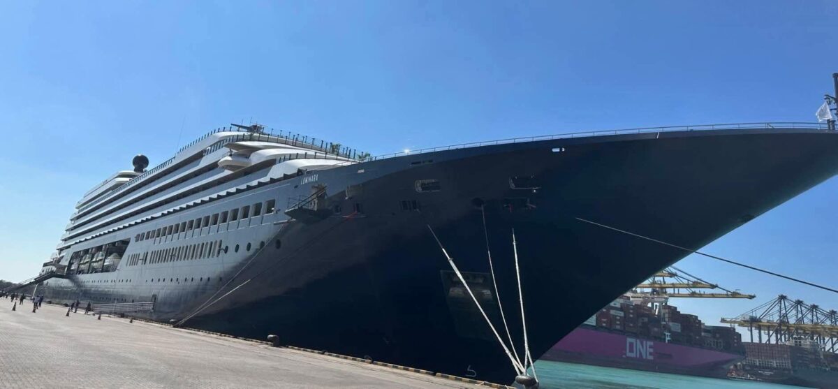Superyacht sorgt für Aufsehen im Hafen
