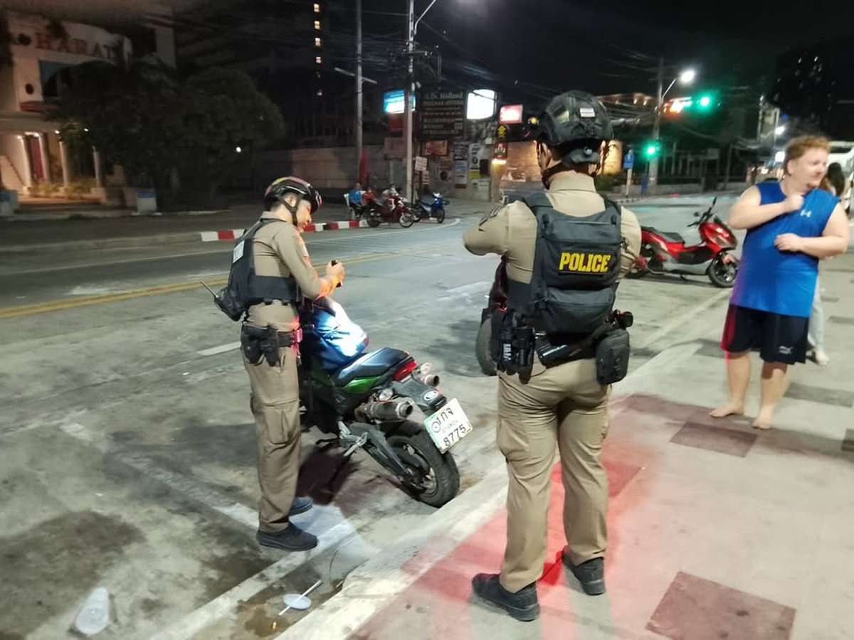 Betrunkener Tourist rastet in Jomtien aus