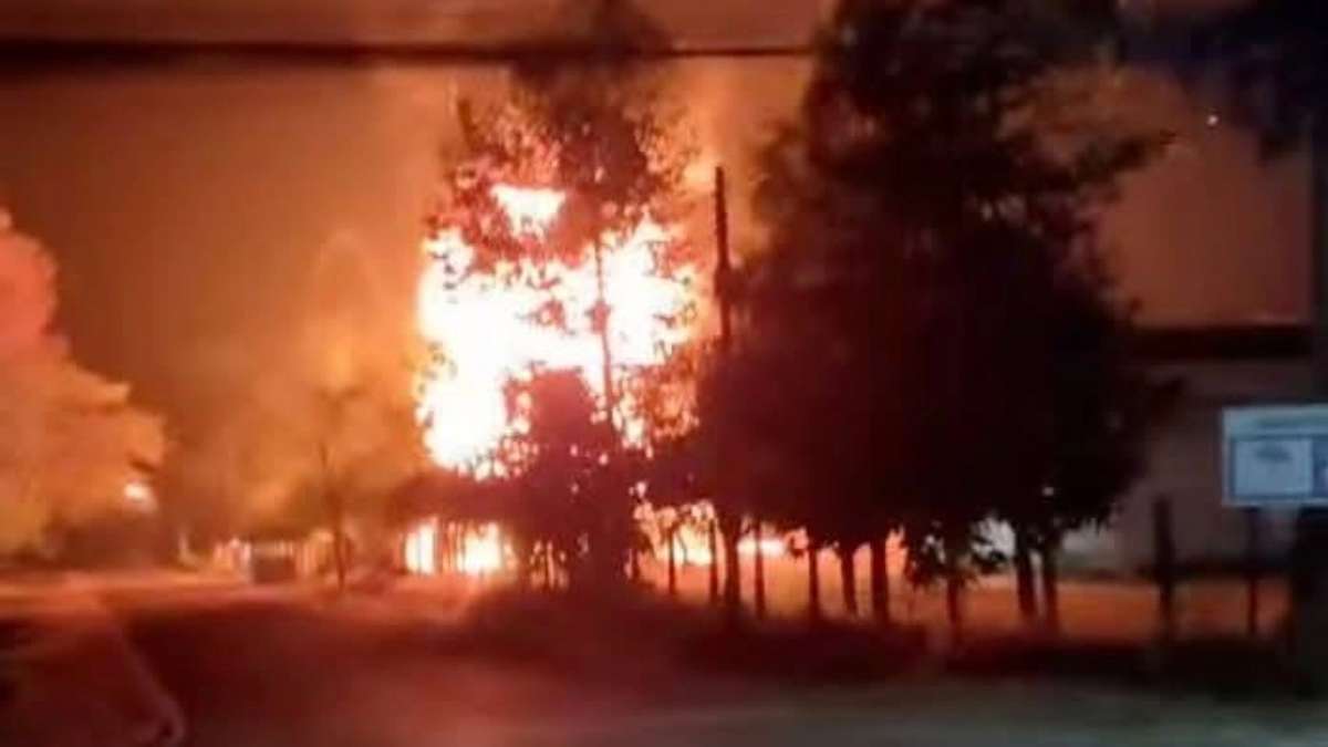 EILMELDUNG: Schwere Explosion im Waffendepot in Surin