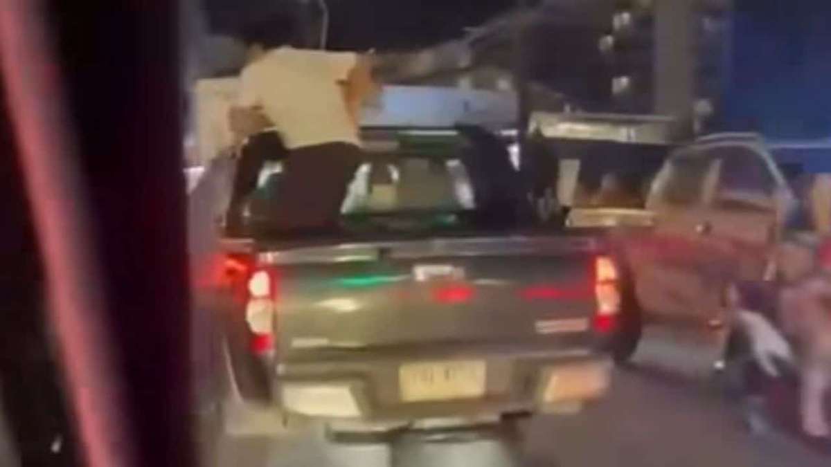 Fahrerflucht sorgt für Drama: Helfer riskiert alles (Video)