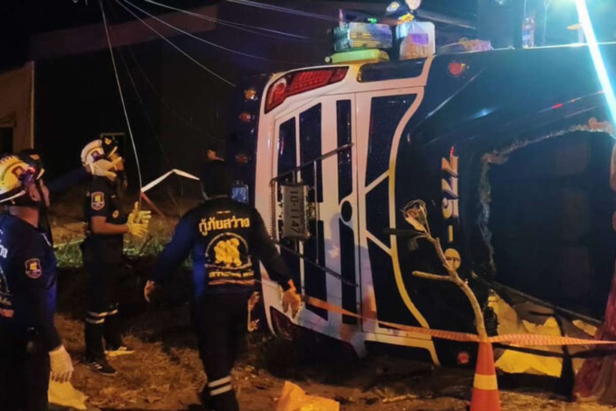 Schreckensfahrt endet im Graben – über 30 Menschen verletzt