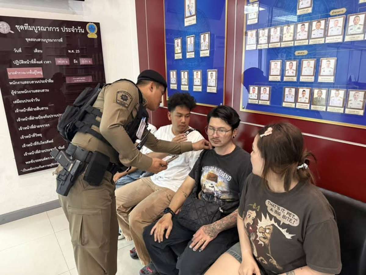 Sekunden-Raub: Goldkette im Tuk Tuk entrissen