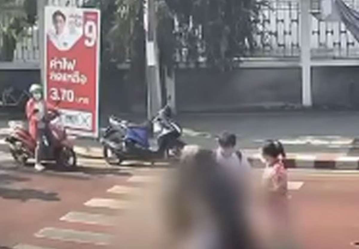 Viral-Video zeigt schweren Unfall auf Zebrastreifen