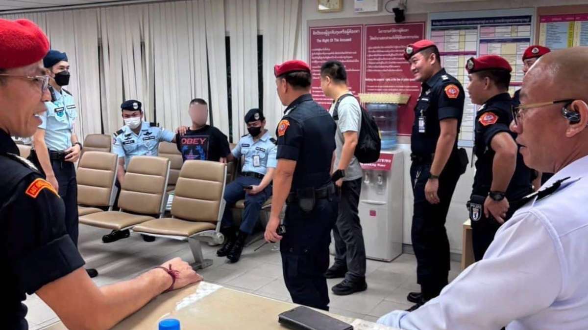 Flughafen Bangkok: Russischer Mann vor Sprung gerettet