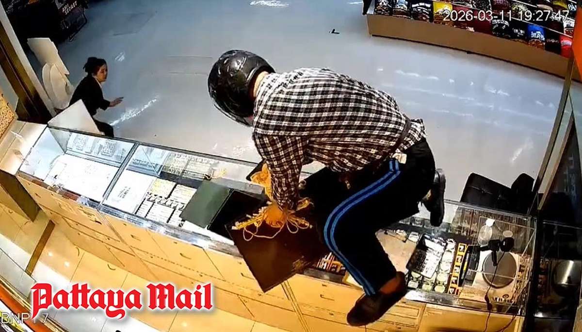 Goldraub im Einkaufszentrum: Täter feuert Schuss und flieht