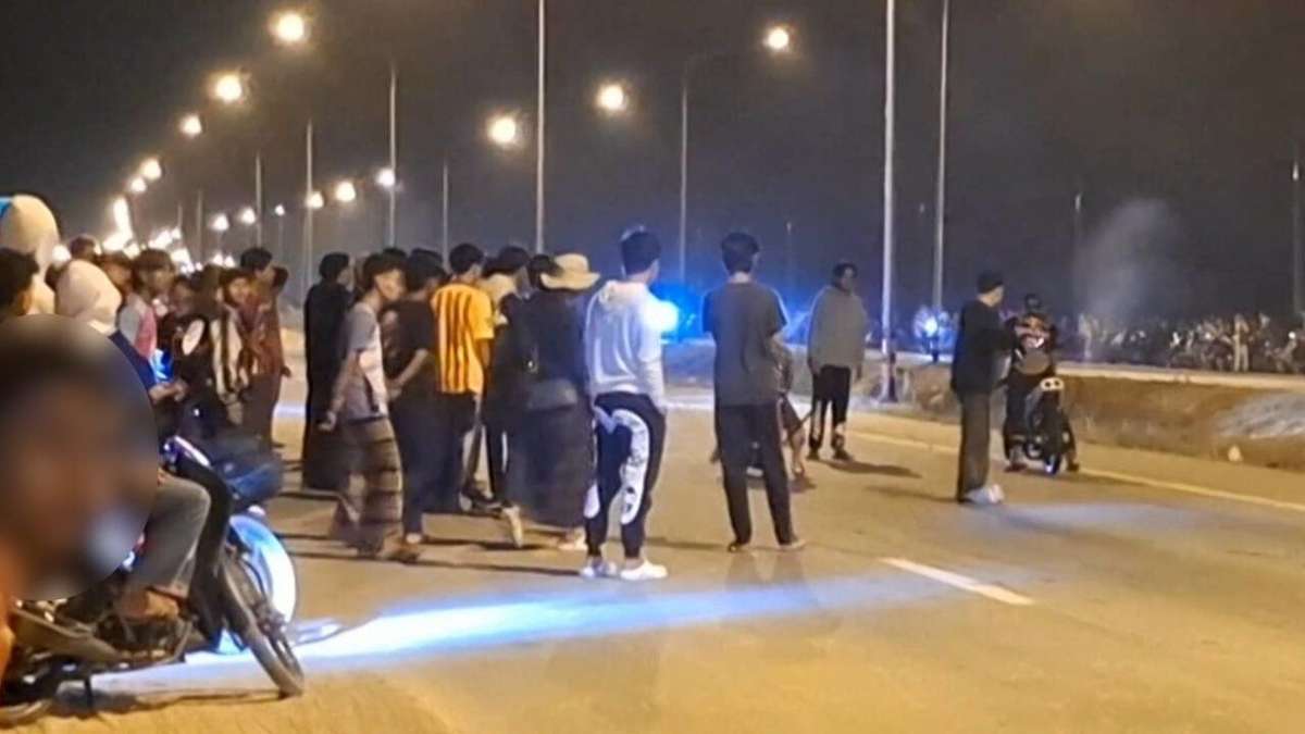 Illegale Motorradrennen terrorisieren Pattani