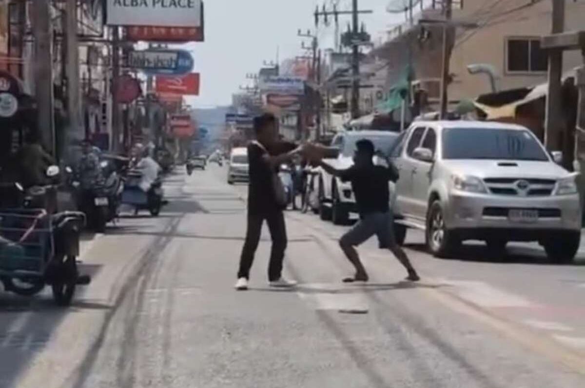 Pattaya: Muay-Thai-Prügelei mitten im Verkehr