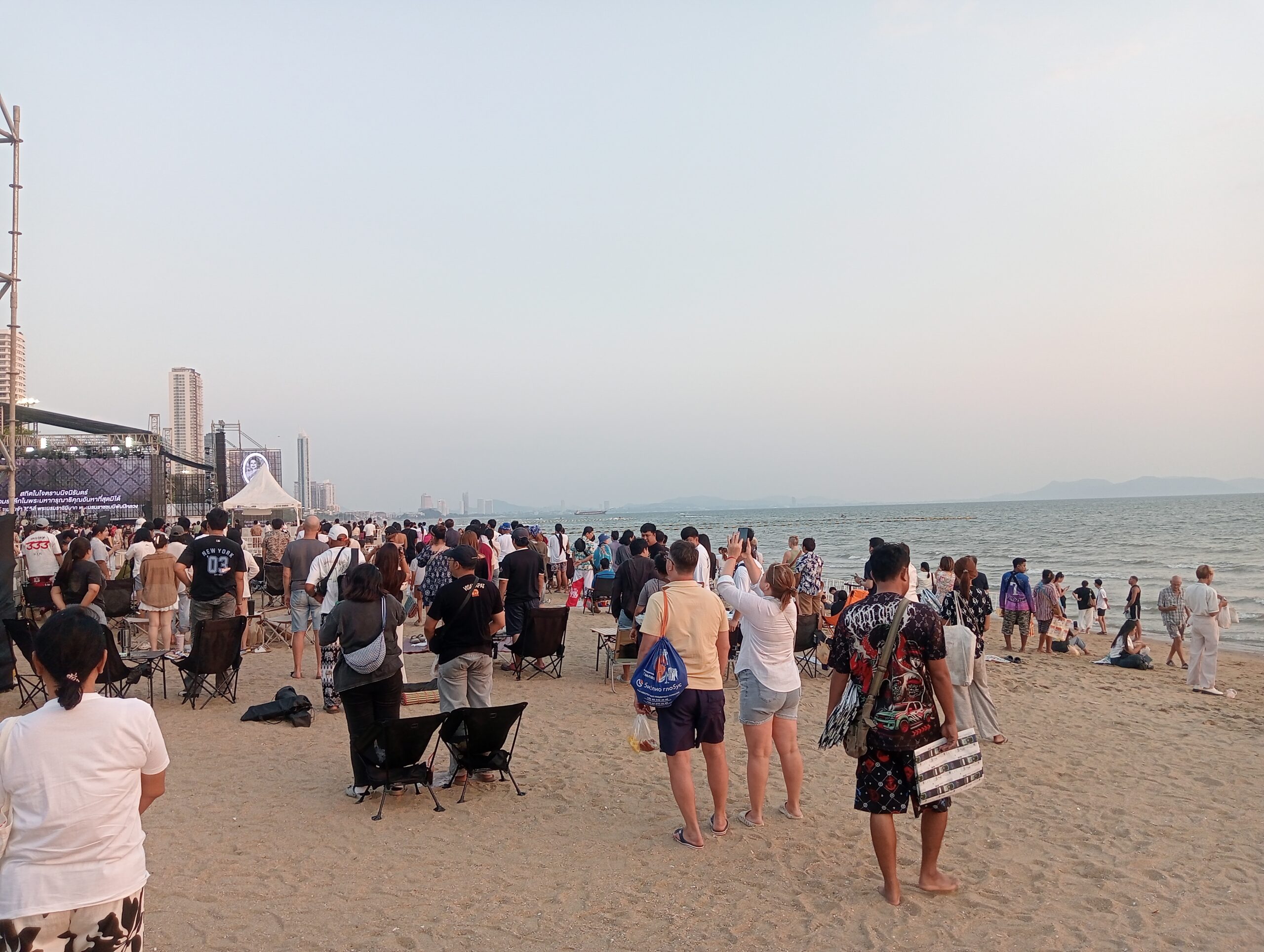 Pattaya räumt auf – Verbot für Strandmatten und Stühle