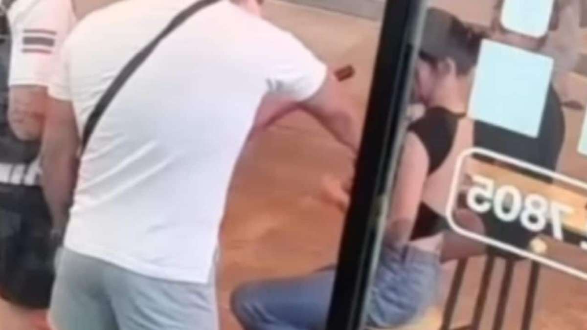 Pattaya: Russischer Tourist begrapscht Tätowiererin (Video)