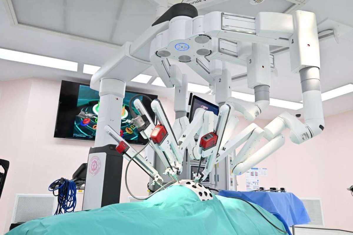 Roboter-Operation rettet Mädchen in Thailand