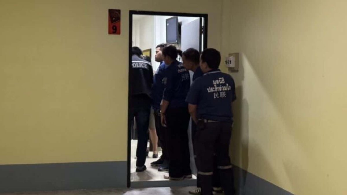 Frau tot in Hotel gefunden – Ex-Freund flüchtig