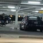 Motorrad-Stunts von Ausländern sorgen für Wut in Einkaufszentrum Motorrad-Stunts von Ausländern sorgen für Wut in Einkaufszentrum