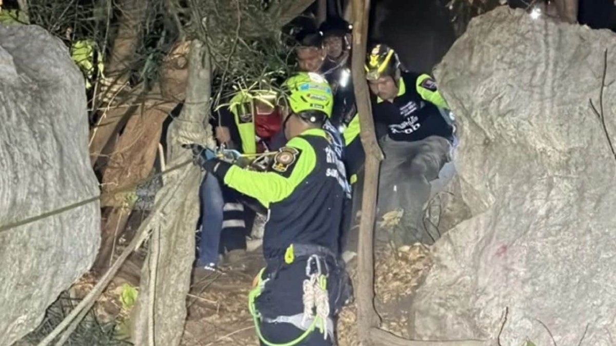 Rettungseinsatz in Phetchaburi: Fünf Touristen auf Berg gefangen