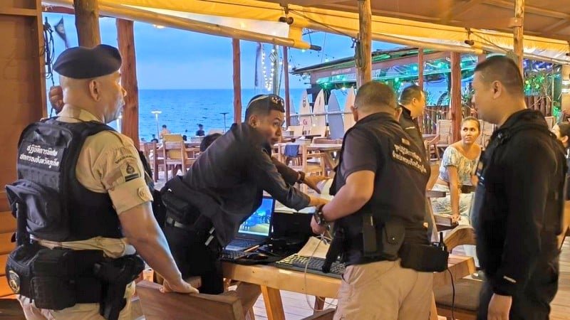 Bang Tao: Strand-Restaurants zwangsgeräumt