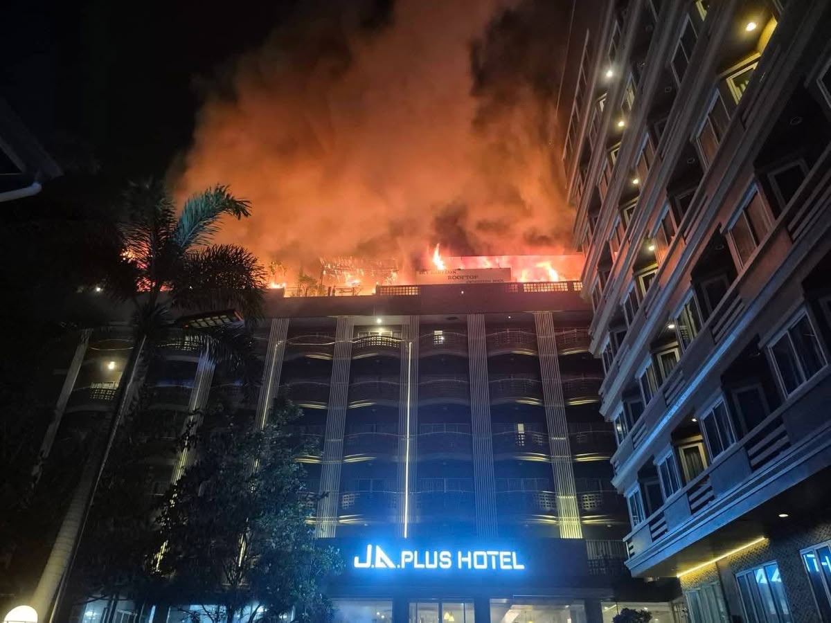 EILMELDUNG: Großbrand im JA Plus Hotel Pattaya