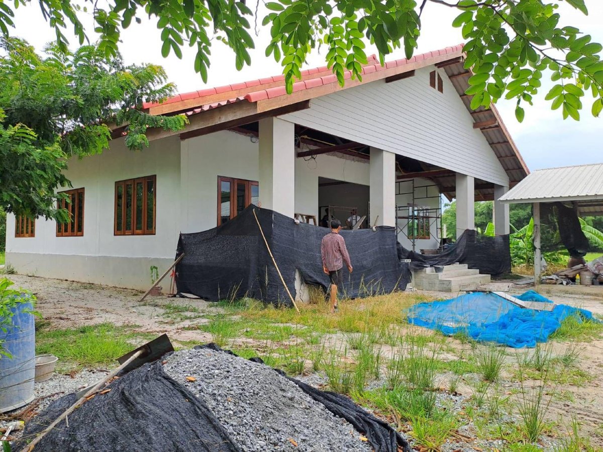 Baustelle in Chonburi ausgeraubt: Diebe nutzen Unwetter für Beutezug