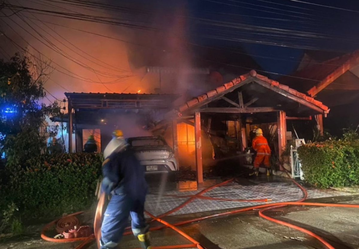E-Auto in Khon Kaen explodiert: Wohnhaus komplett zerstört (Video)