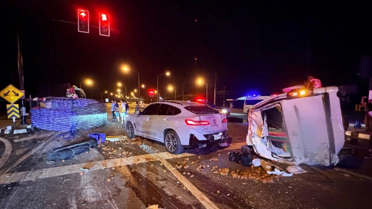 Massenunfall bei Udon Thani: Über 10 Verletzte nach Horror-Crash